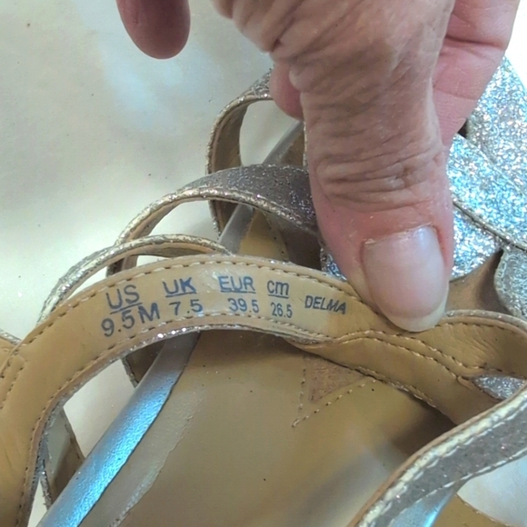 Naturalizer "Delma" Heels Sandals 9.5 Silver Metallic Like New Condition - Picture 10 of 10